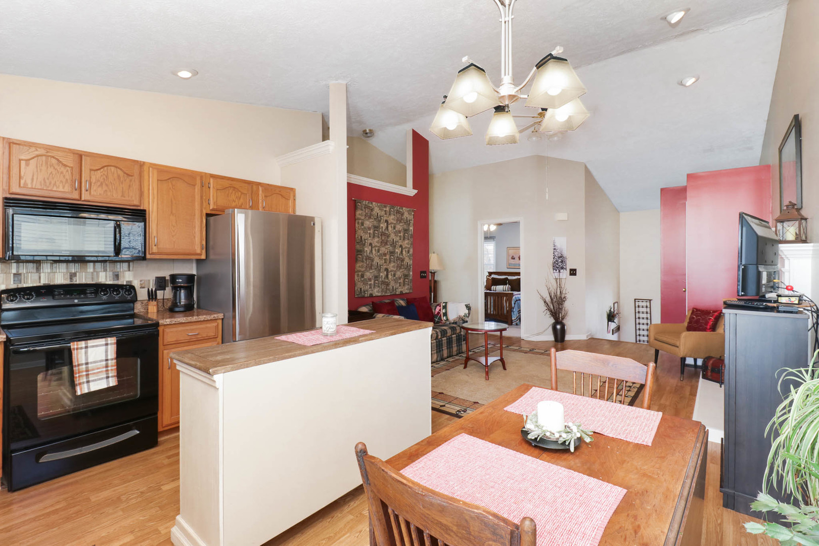 2739 Arrowhead Drive, Bloomington, IL 61704