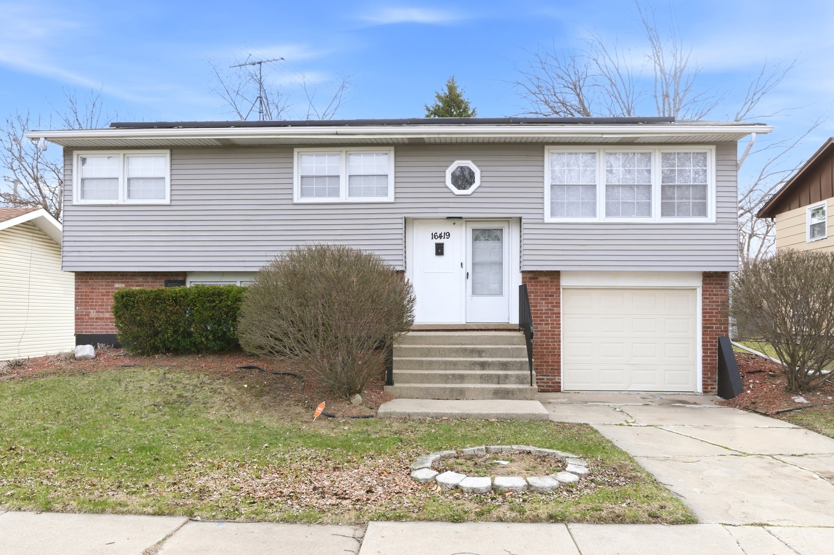16419 Woodlawn West Avenue, South Holland, IL 60473