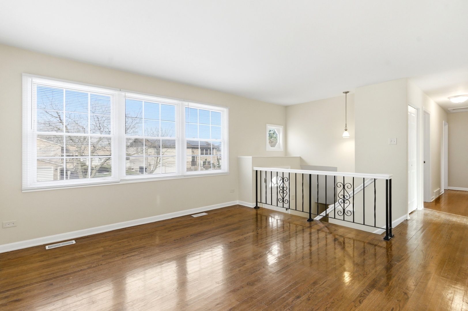 16419 Woodlawn West Avenue, South Holland, IL 60473