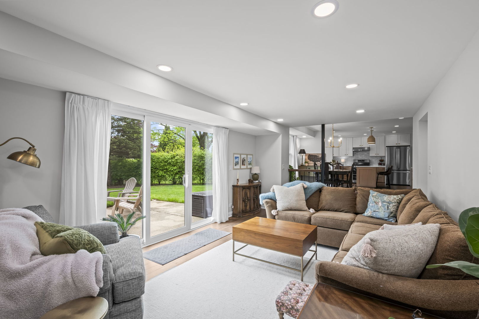 1505 S Kennicott Avenue, Arlington Heights, IL 60005