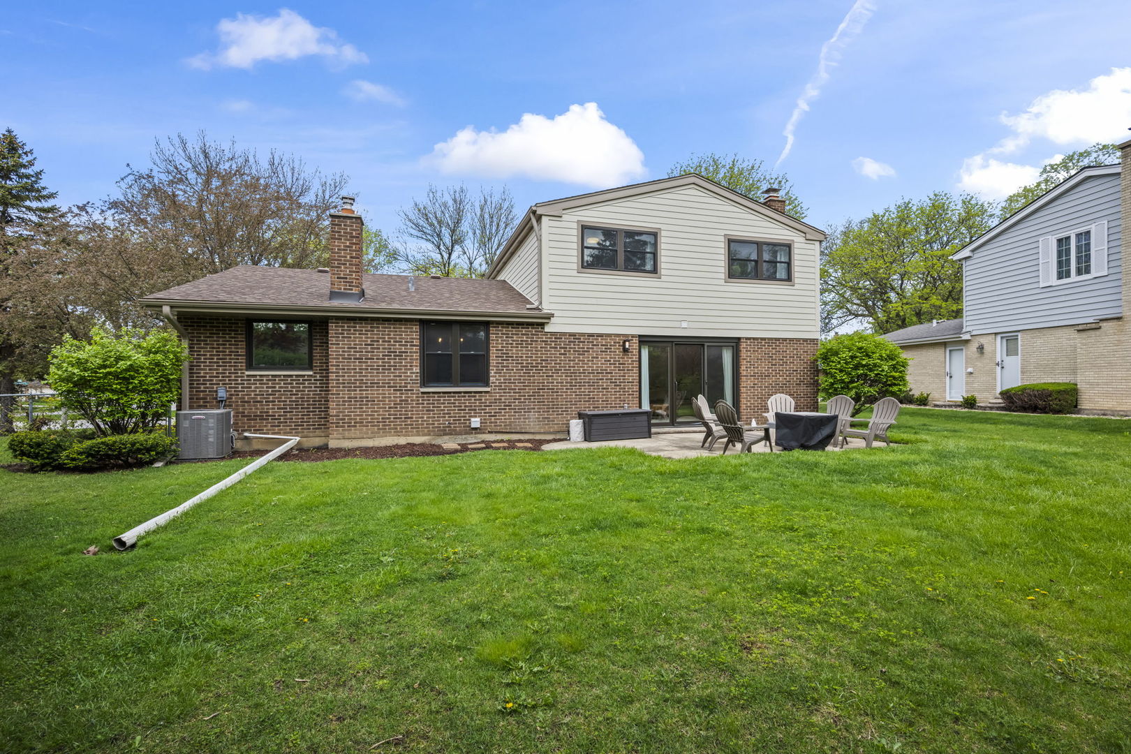 1505 S Kennicott Avenue, Arlington Heights, IL 60005