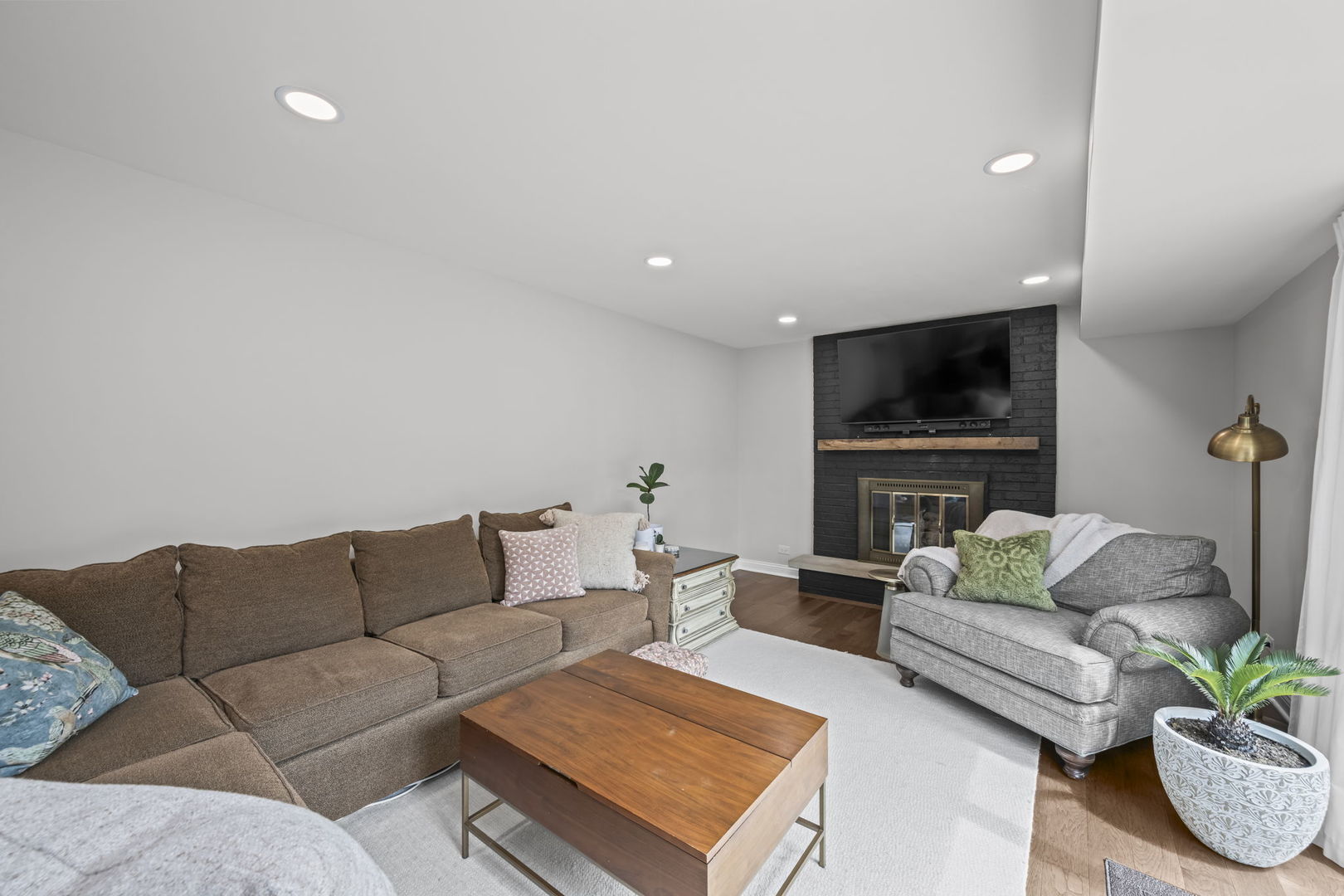 1505 S Kennicott Avenue, Arlington Heights, IL 60005