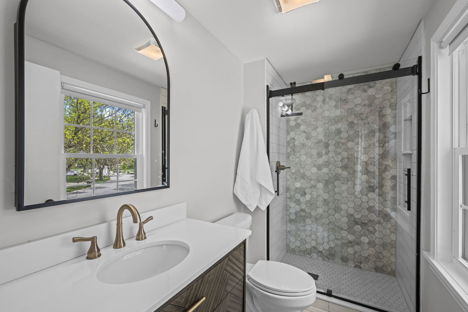 1505 S Kennicott Avenue, Arlington Heights, IL 60005