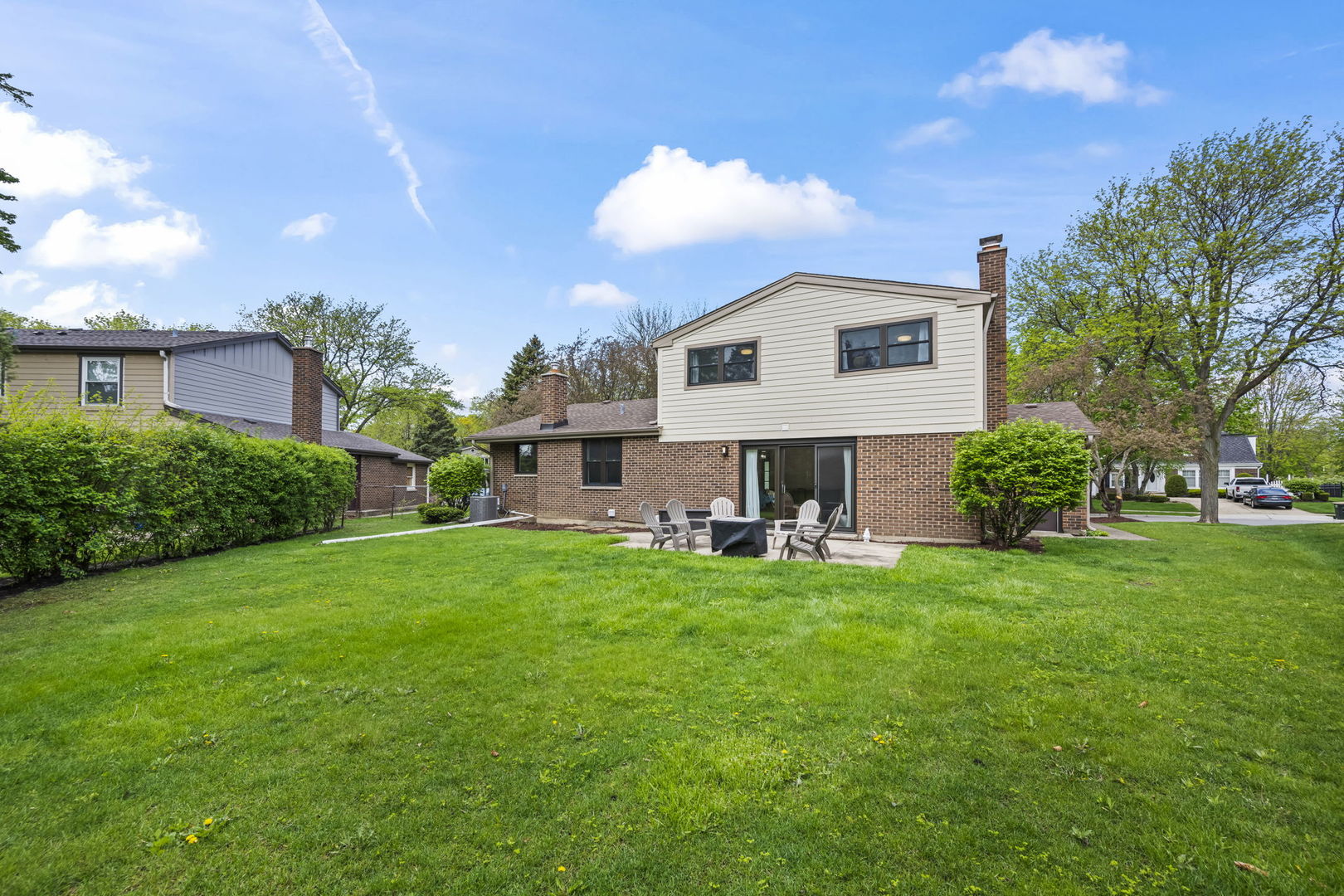 1505 S Kennicott Avenue, Arlington Heights, IL 60005