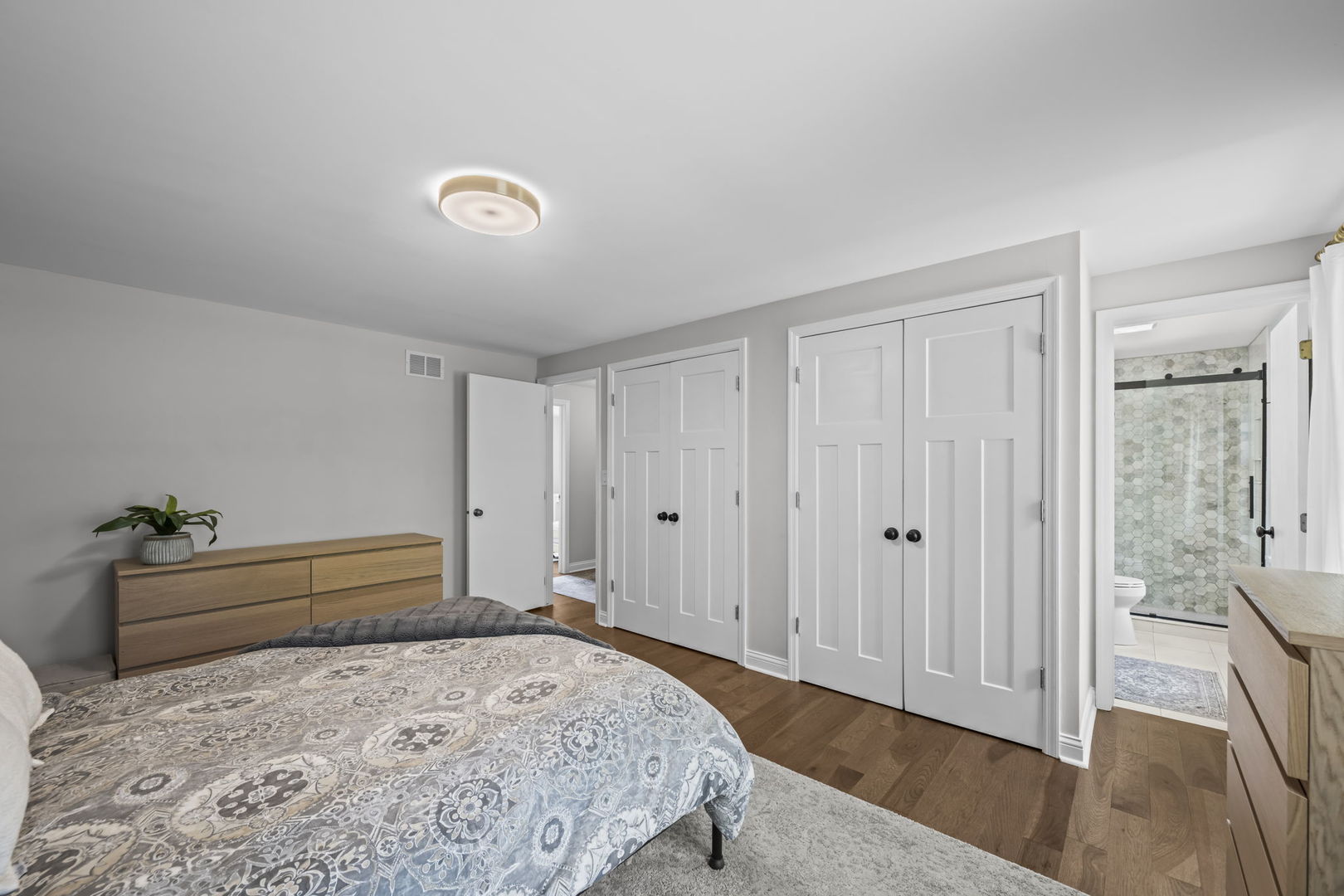 1505 S Kennicott Avenue, Arlington Heights, IL 60005