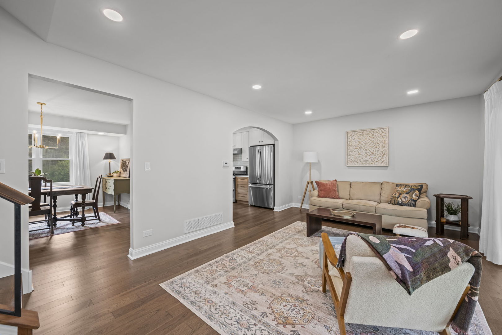 1505 S Kennicott Avenue, Arlington Heights, IL 60005