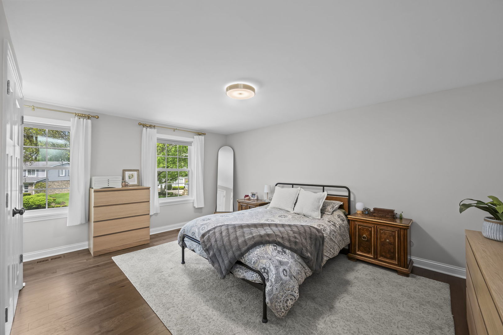 1505 S Kennicott Avenue, Arlington Heights, IL 60005