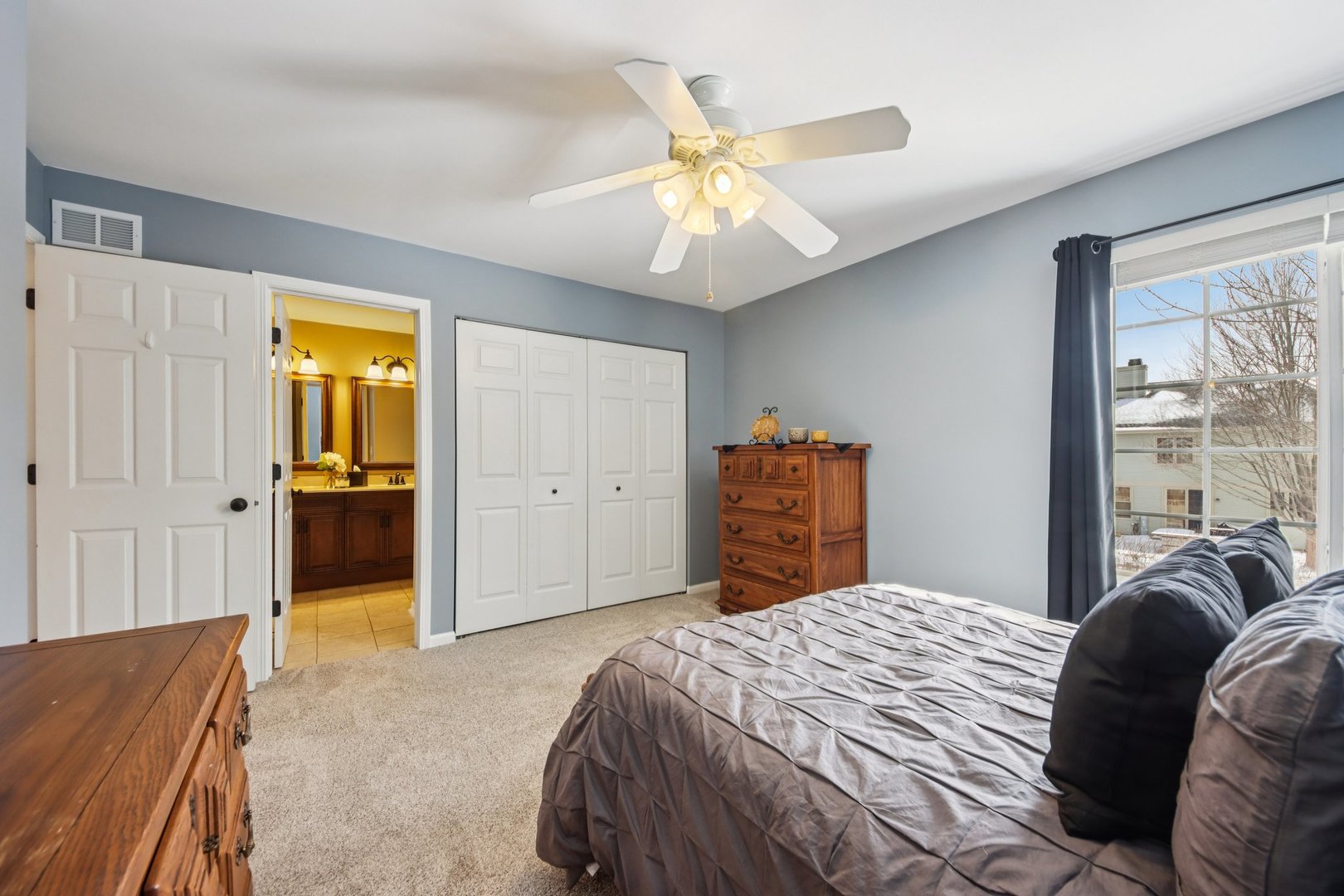 1195 Hadley Circle, Gurnee, IL 60031