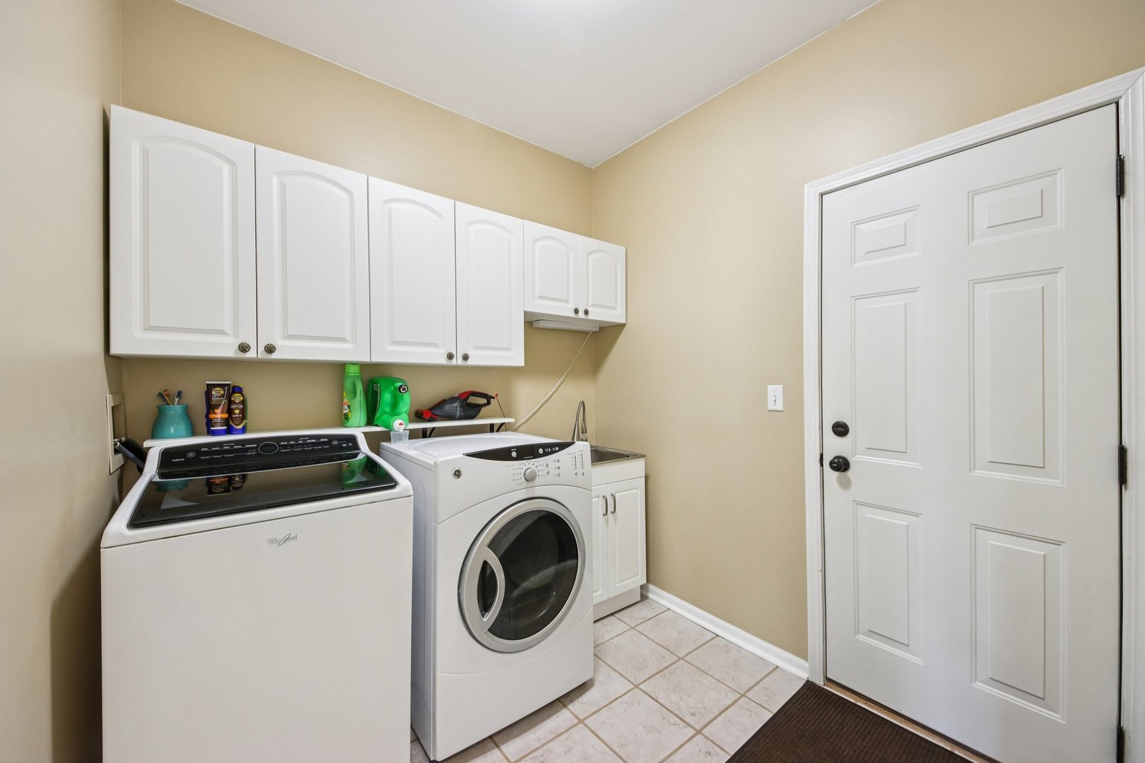 1195 Hadley Circle, Gurnee, IL 60031