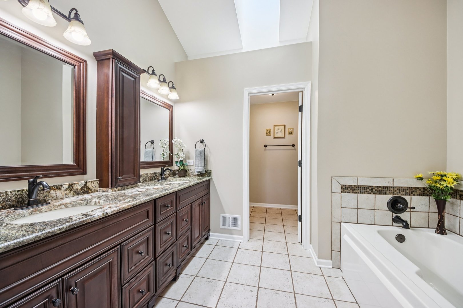 1195 Hadley Circle, Gurnee, IL 60031