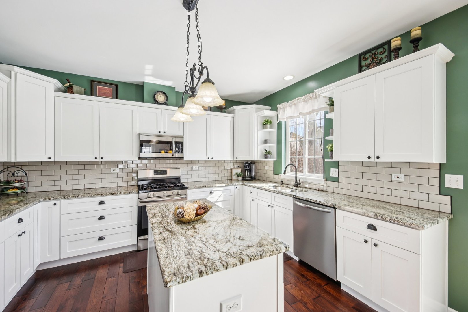 1195 Hadley Circle, Gurnee, IL 60031