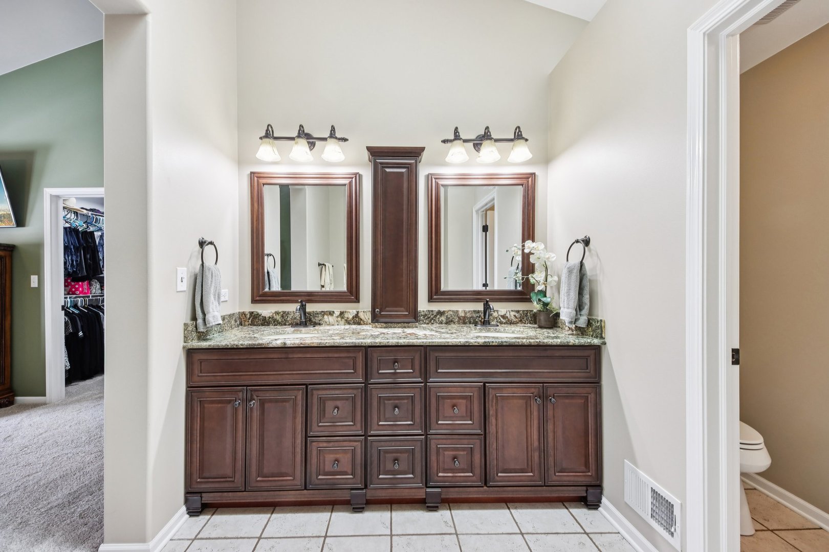 1195 Hadley Circle, Gurnee, IL 60031