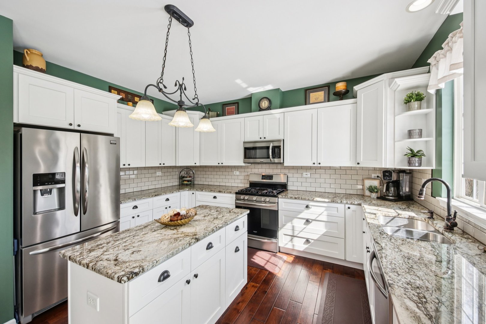 1195 Hadley Circle, Gurnee, IL 60031