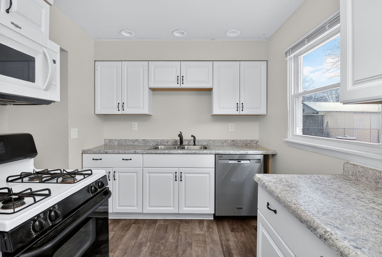 86 Circle Drive, Montgomery, IL 60538