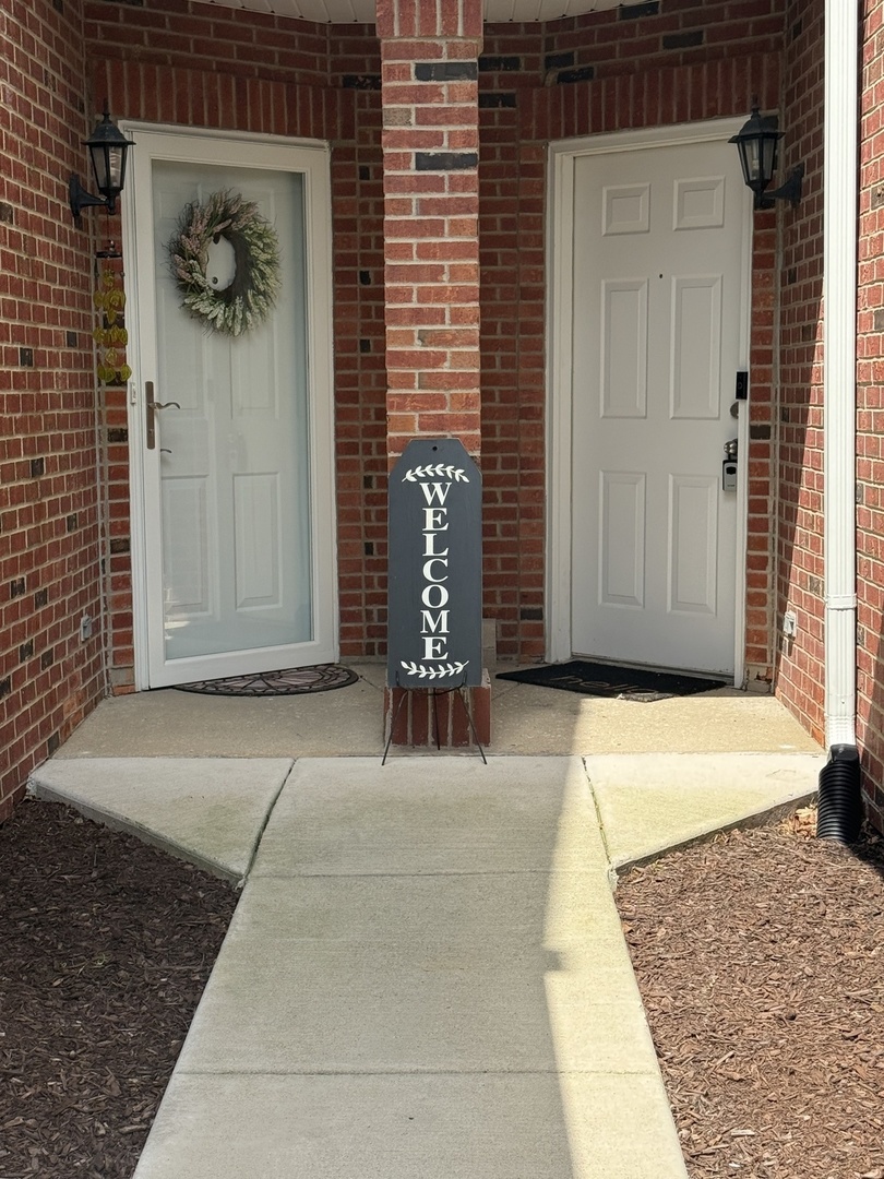 16 Black Oak Court, Bolingbrook, IL 60490