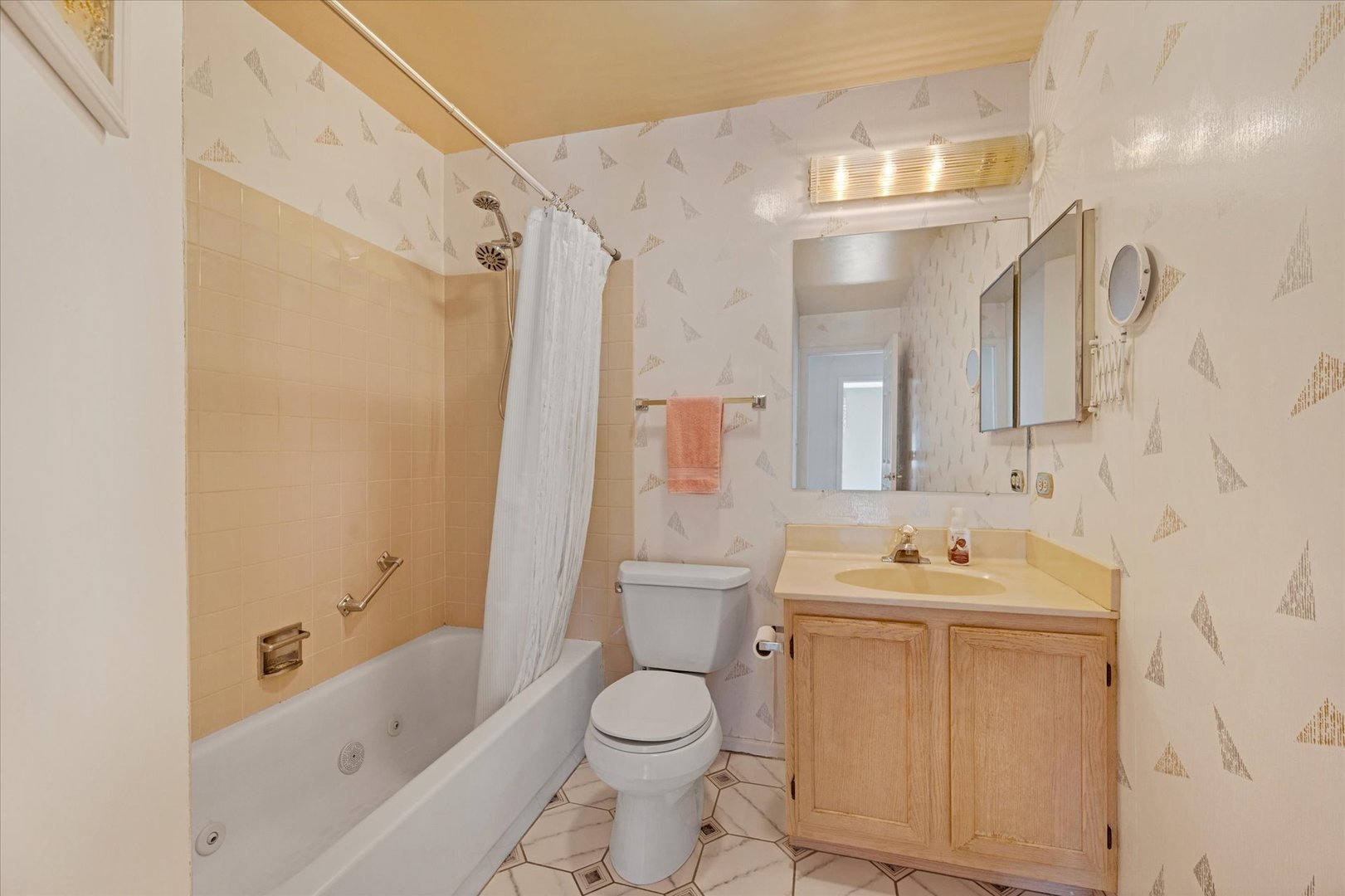 475 Sarah Court, Wood Dale, IL 60191