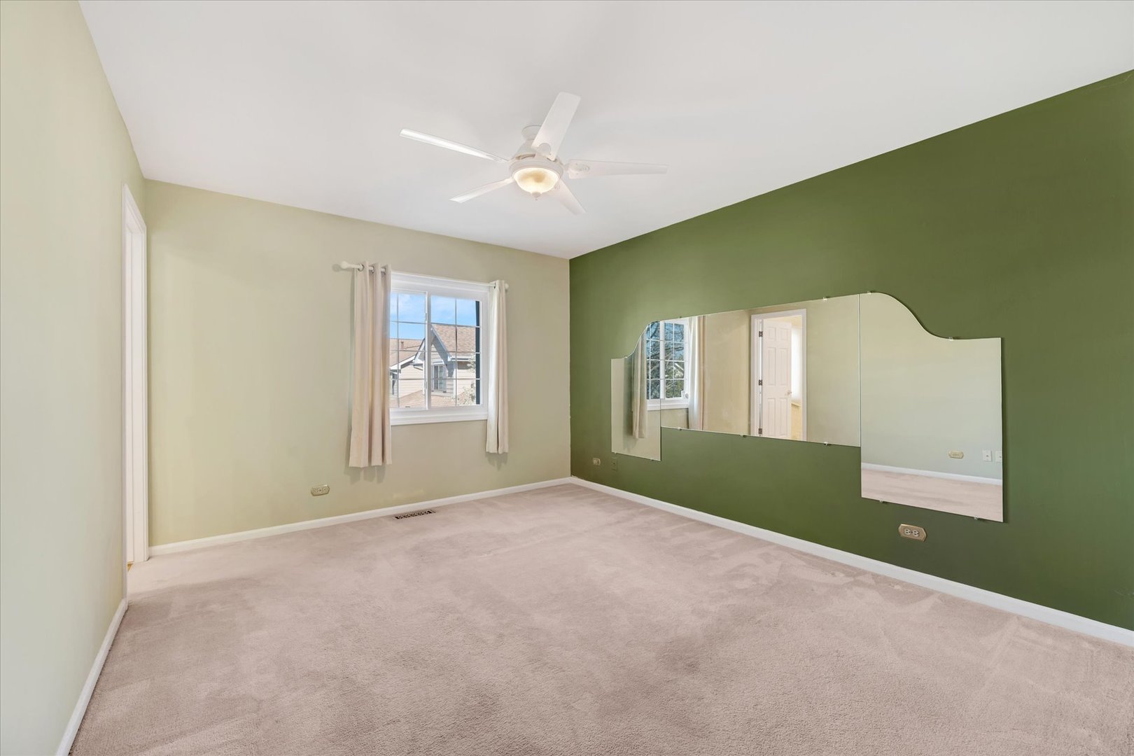 475 Sarah Court, Wood Dale, IL 60191