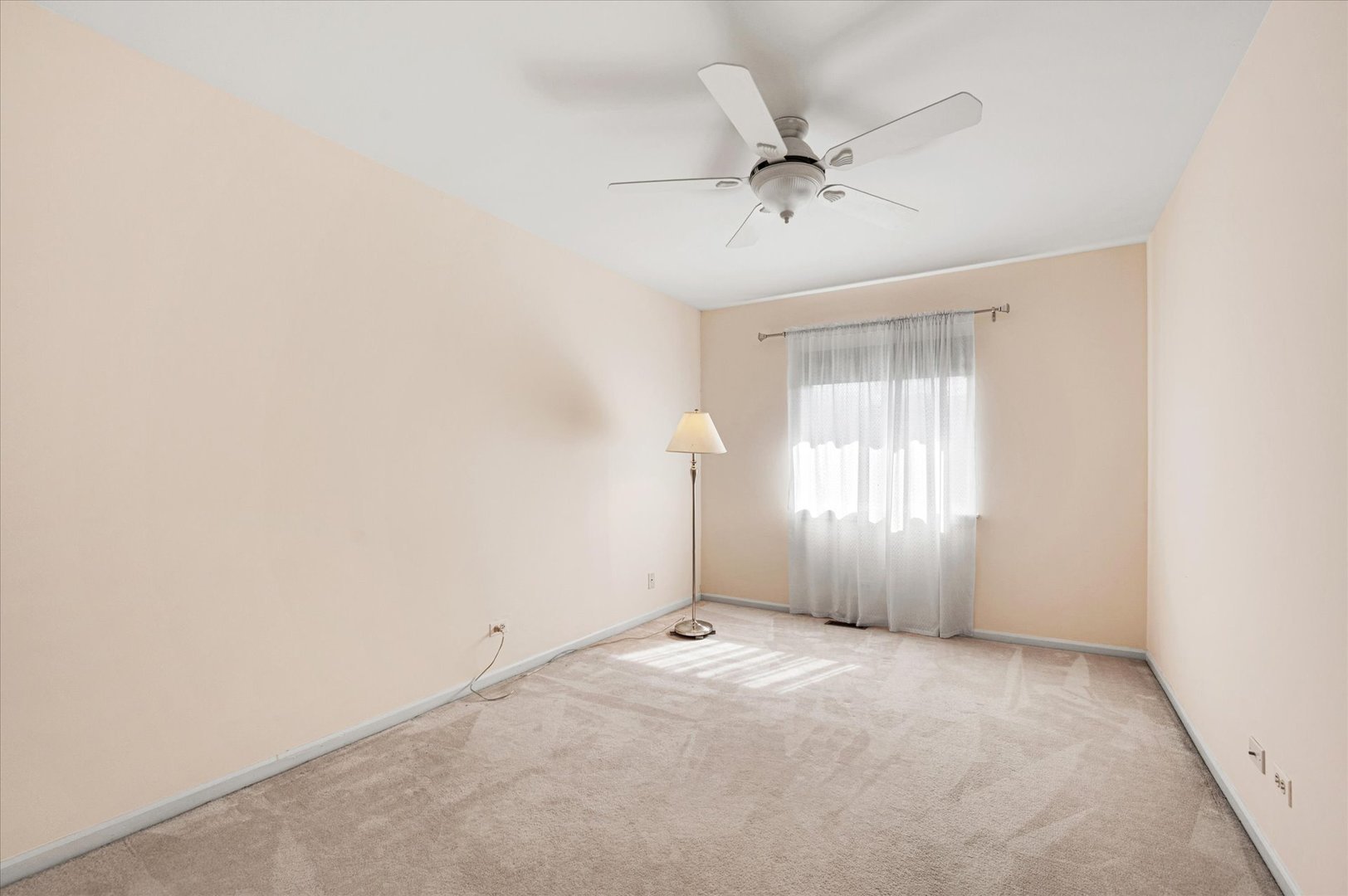 475 Sarah Court, Wood Dale, IL 60191