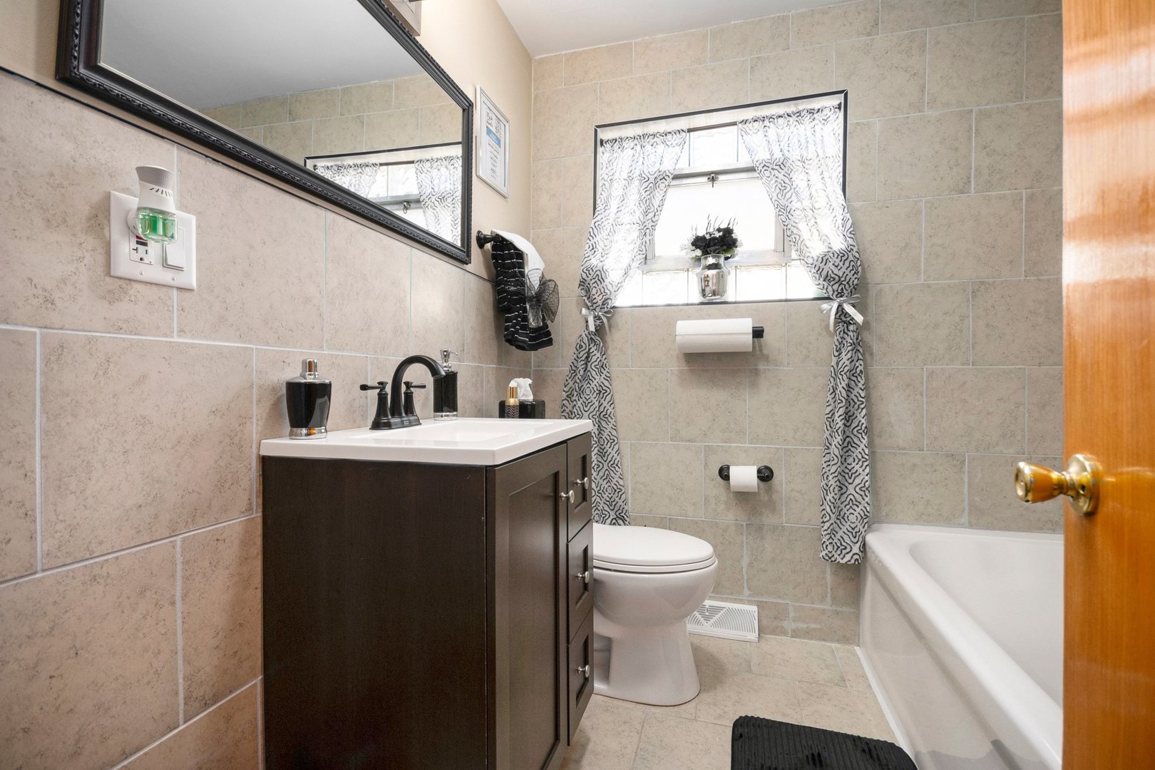 7726 S Troy Street, Chicago, IL 60652