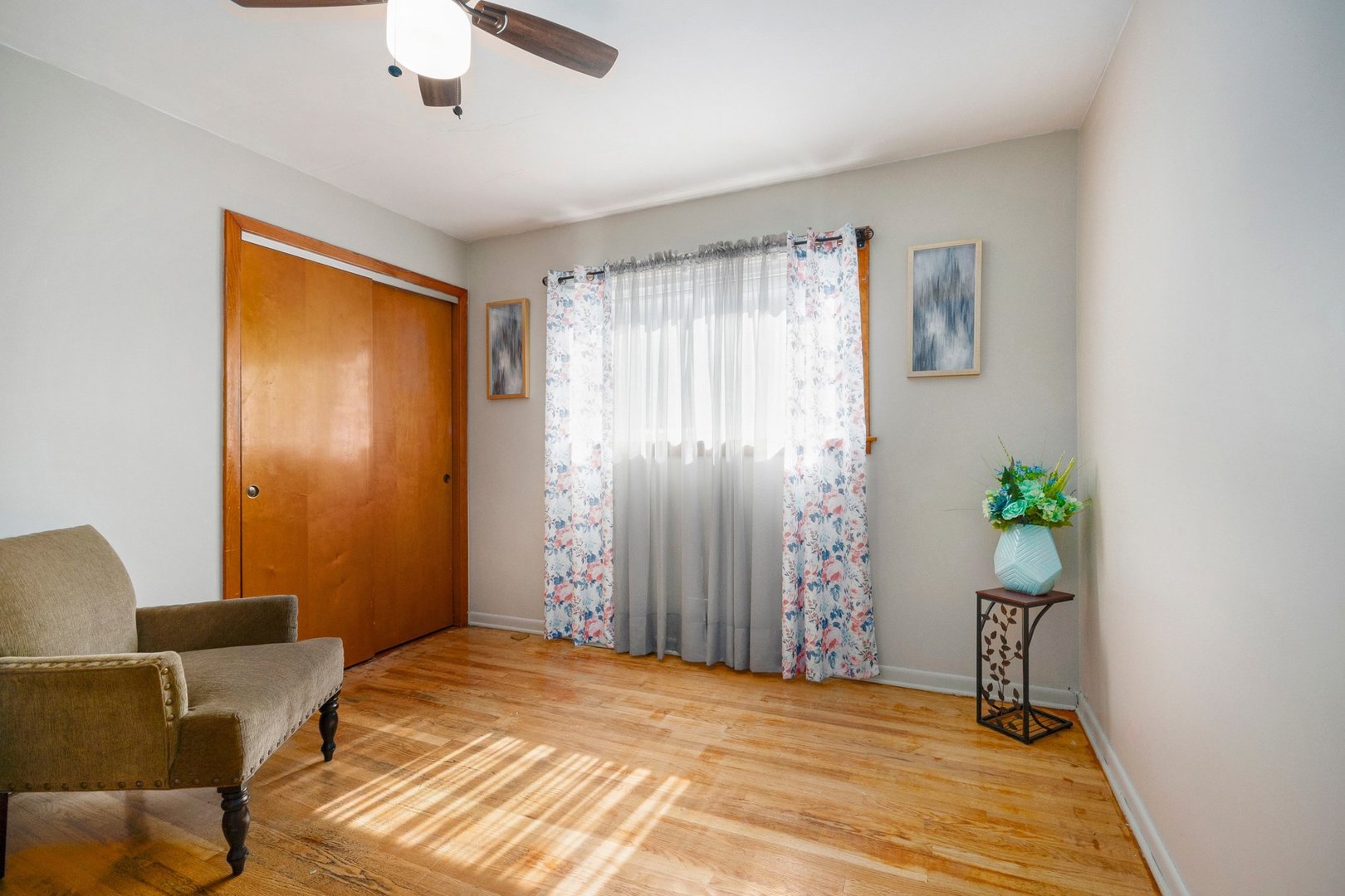 7726 S Troy Street, Chicago, IL 60652