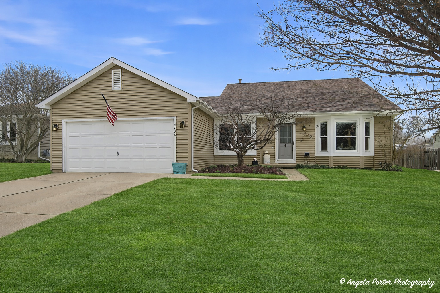 4704 Hartland Trail, McHenry, IL 60050