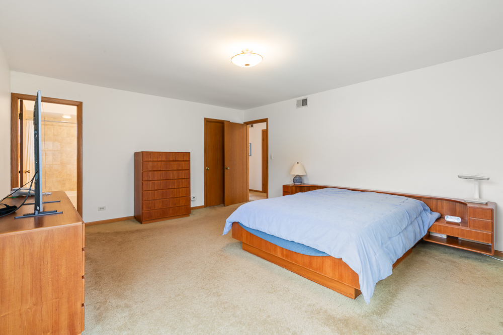 1602 Brittany Lane, Long Grove, IL 60047