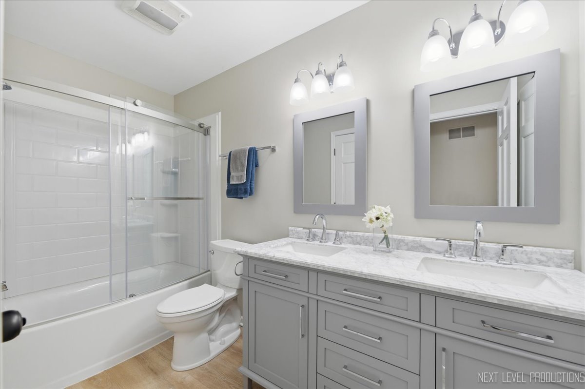 1710 Coach Drive, Naperville, IL 60565