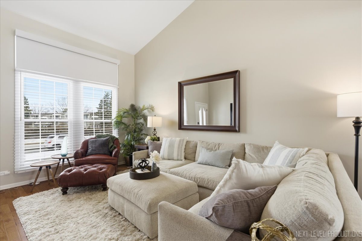 1710 Coach Drive, Naperville, IL 60565