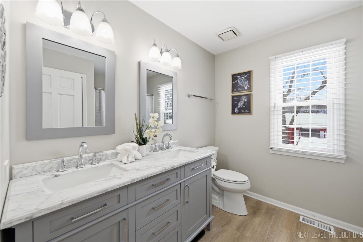 1710 Coach Drive, Naperville, IL 60565