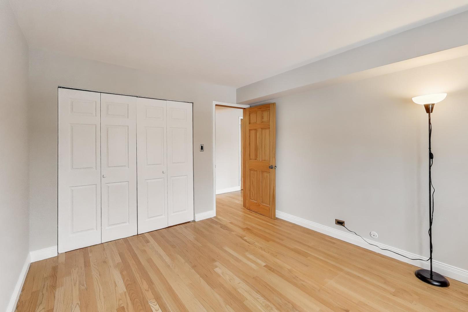 9420 Bay Colony Drive #2E, Des Plaines, IL 60016