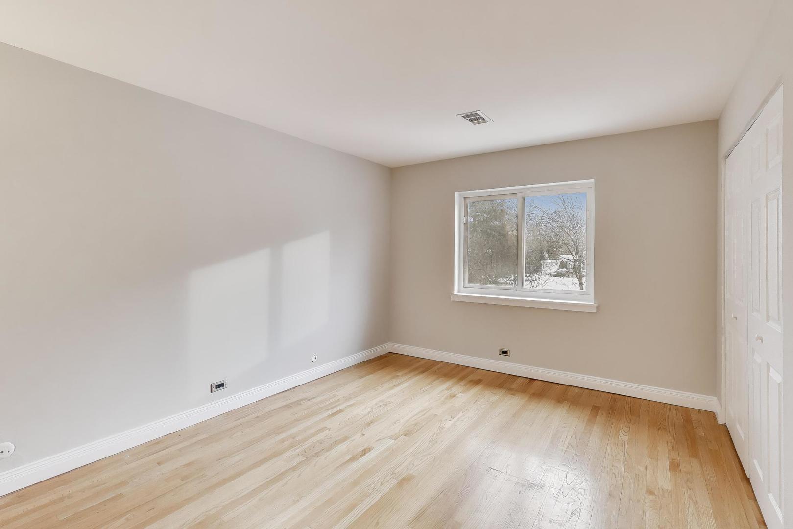 9420 Bay Colony Drive #2E, Des Plaines, IL 60016