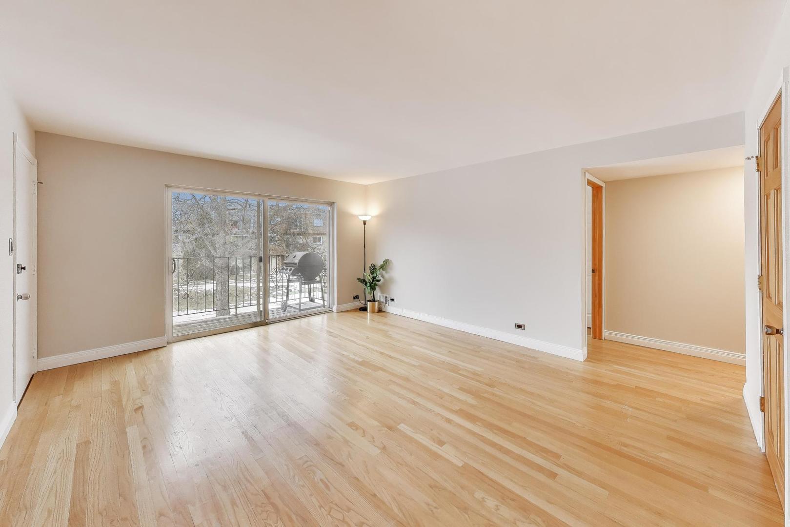 9420 Bay Colony Drive #2E, Des Plaines, IL 60016