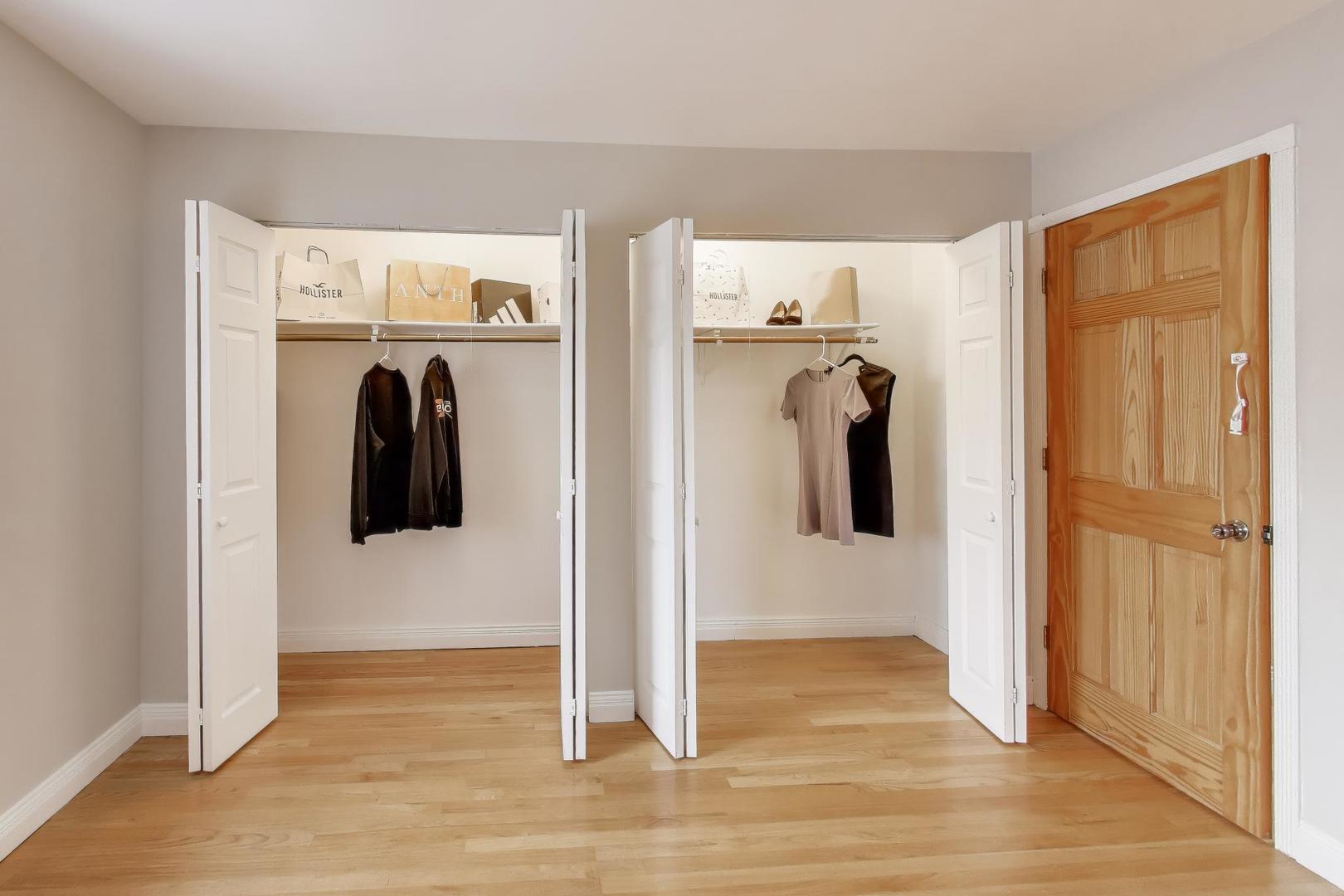 9420 Bay Colony Drive #2E, Des Plaines, IL 60016