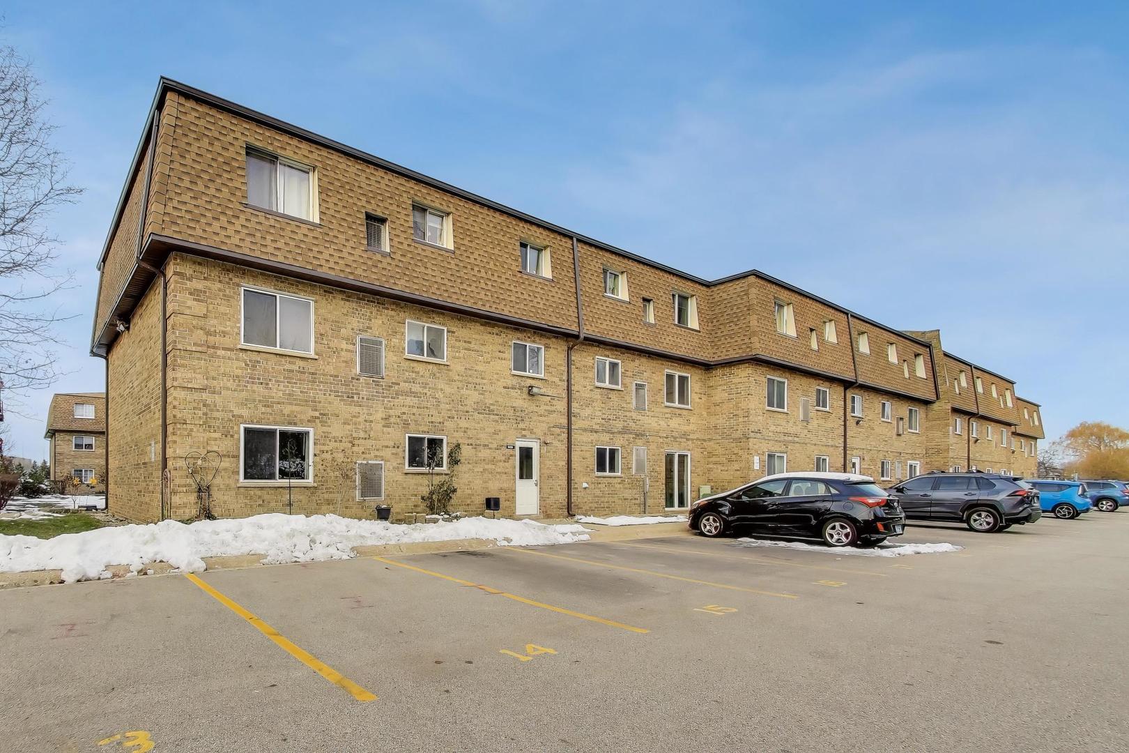 9420 Bay Colony Drive #2E, Des Plaines, IL 60016