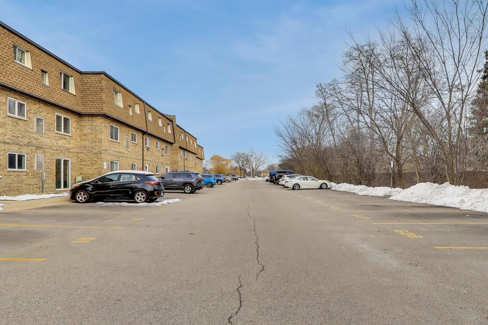 9420 Bay Colony Drive #2E, Des Plaines, IL 60016