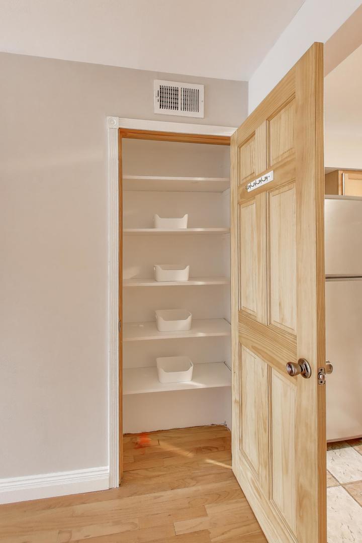 9420 Bay Colony Drive #2E, Des Plaines, IL 60016