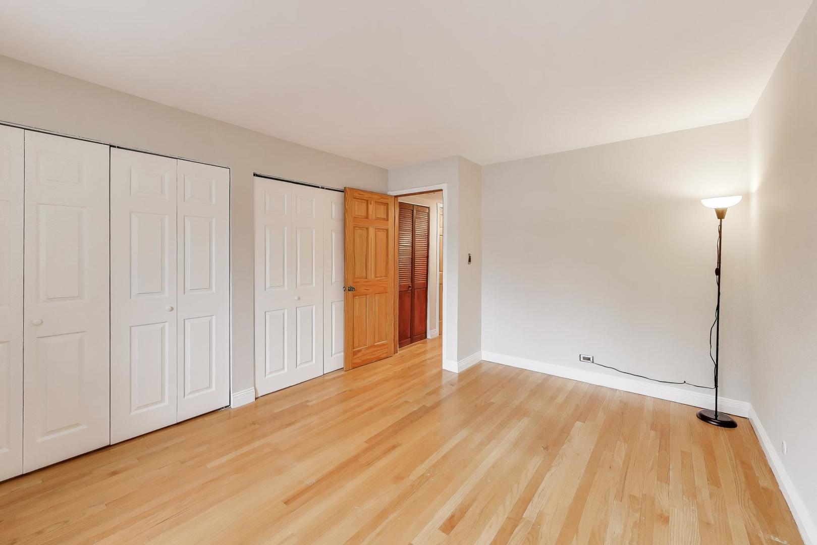 9420 Bay Colony Drive #2E, Des Plaines, IL 60016