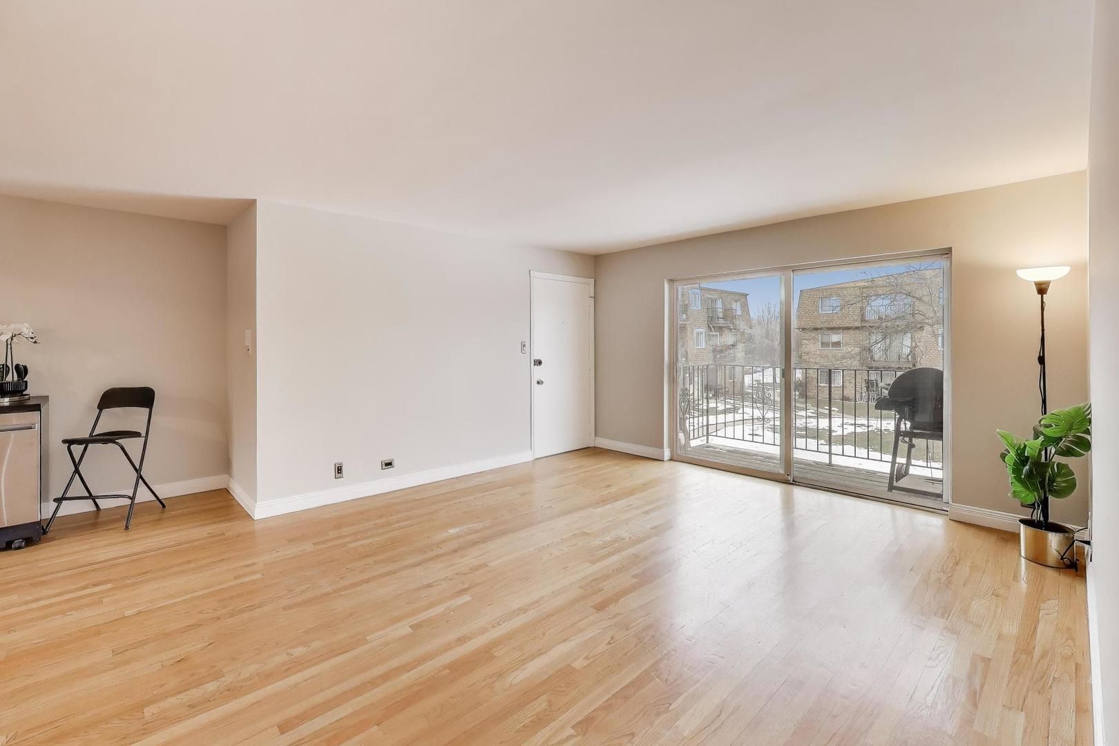 9420 Bay Colony Drive #2E, Des Plaines, IL 60016