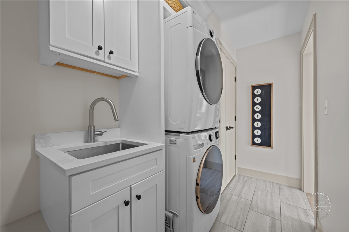 826 S Charles Avenue, Naperville, IL 60540