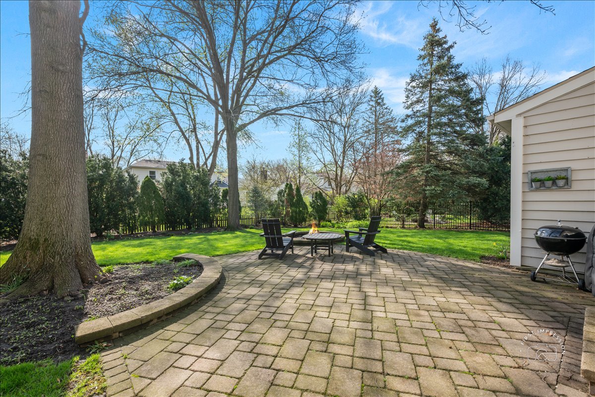 826 S Charles Avenue, Naperville, IL 60540