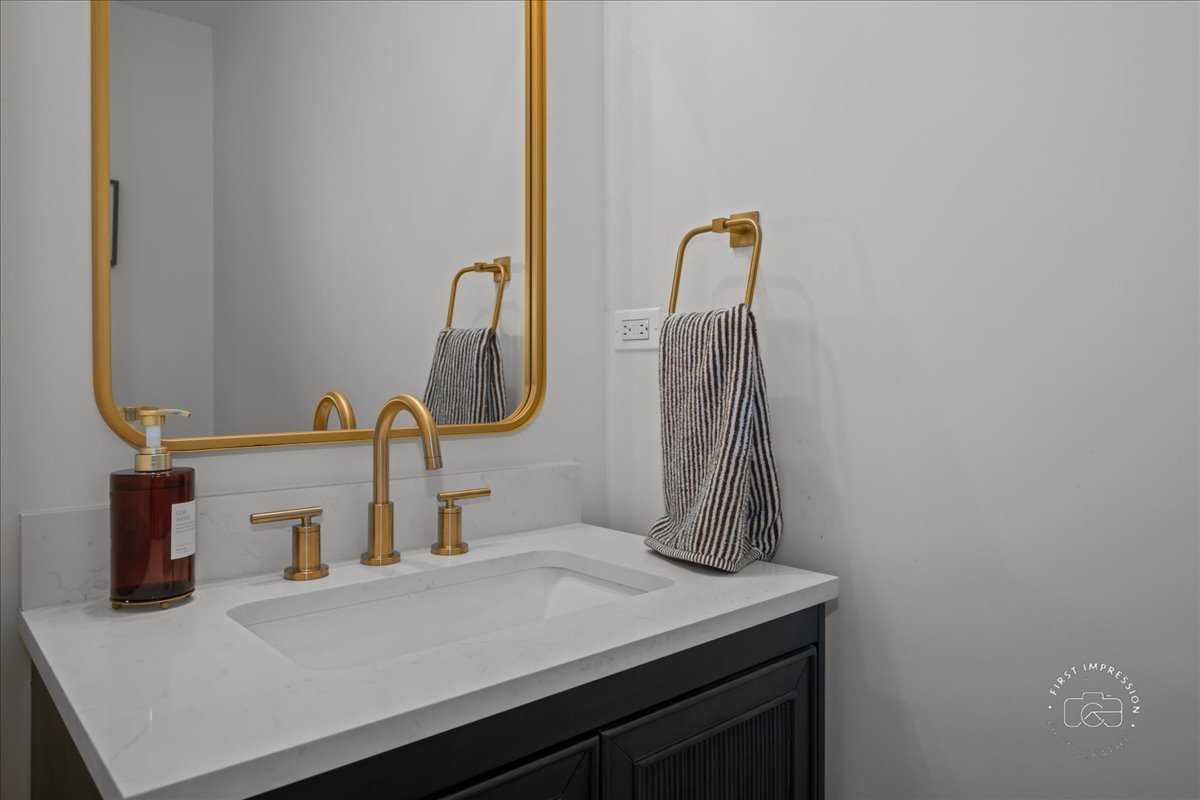 826 S Charles Avenue, Naperville, IL 60540