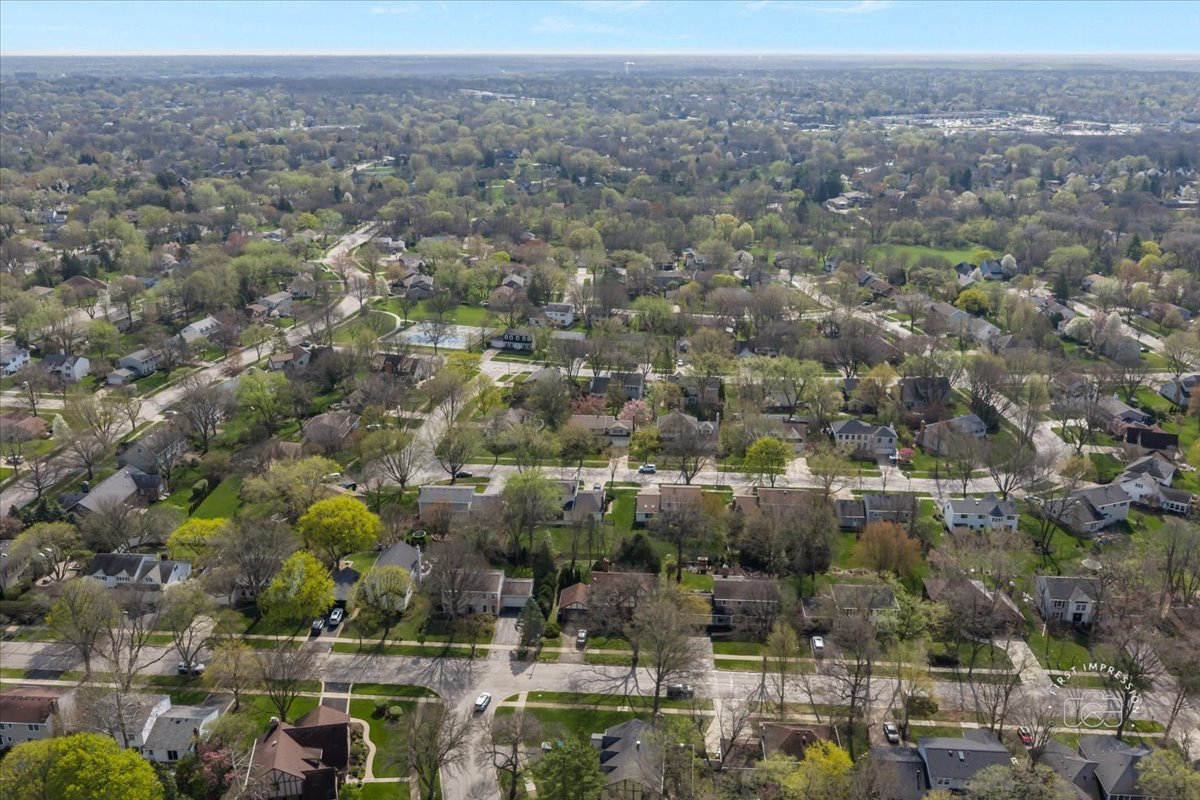 826 S Charles Avenue, Naperville, IL 60540
