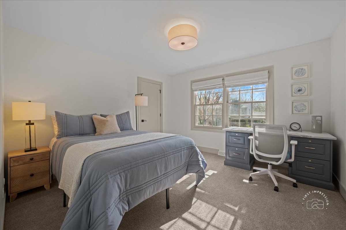 826 S Charles Avenue, Naperville, IL 60540