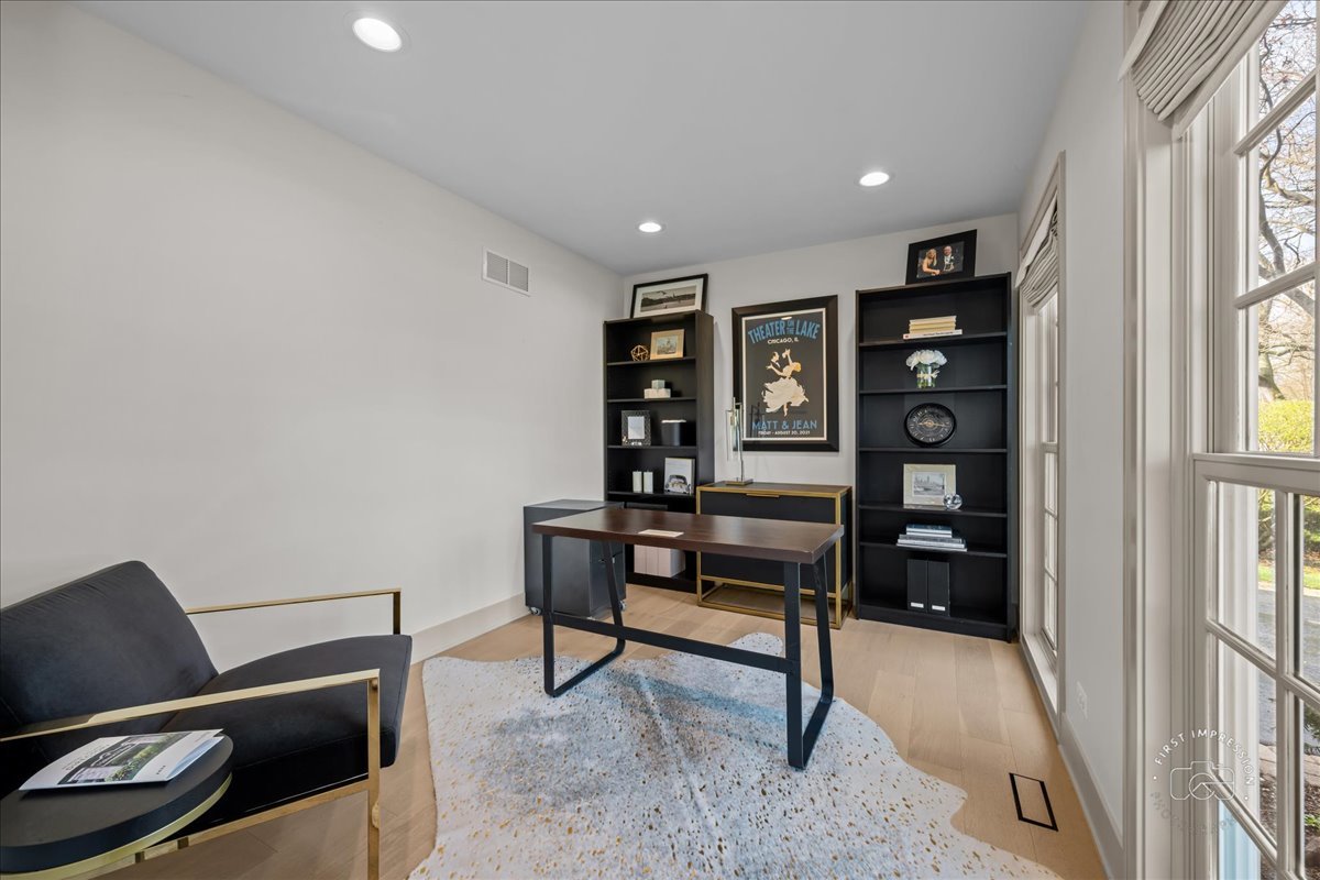 826 S Charles Avenue, Naperville, IL 60540