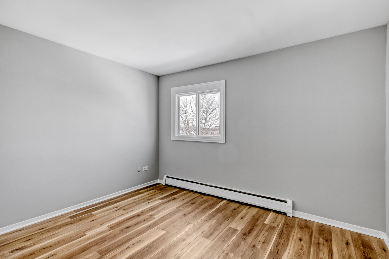 147 W Elk Trail #345, Carol Stream, IL 60188