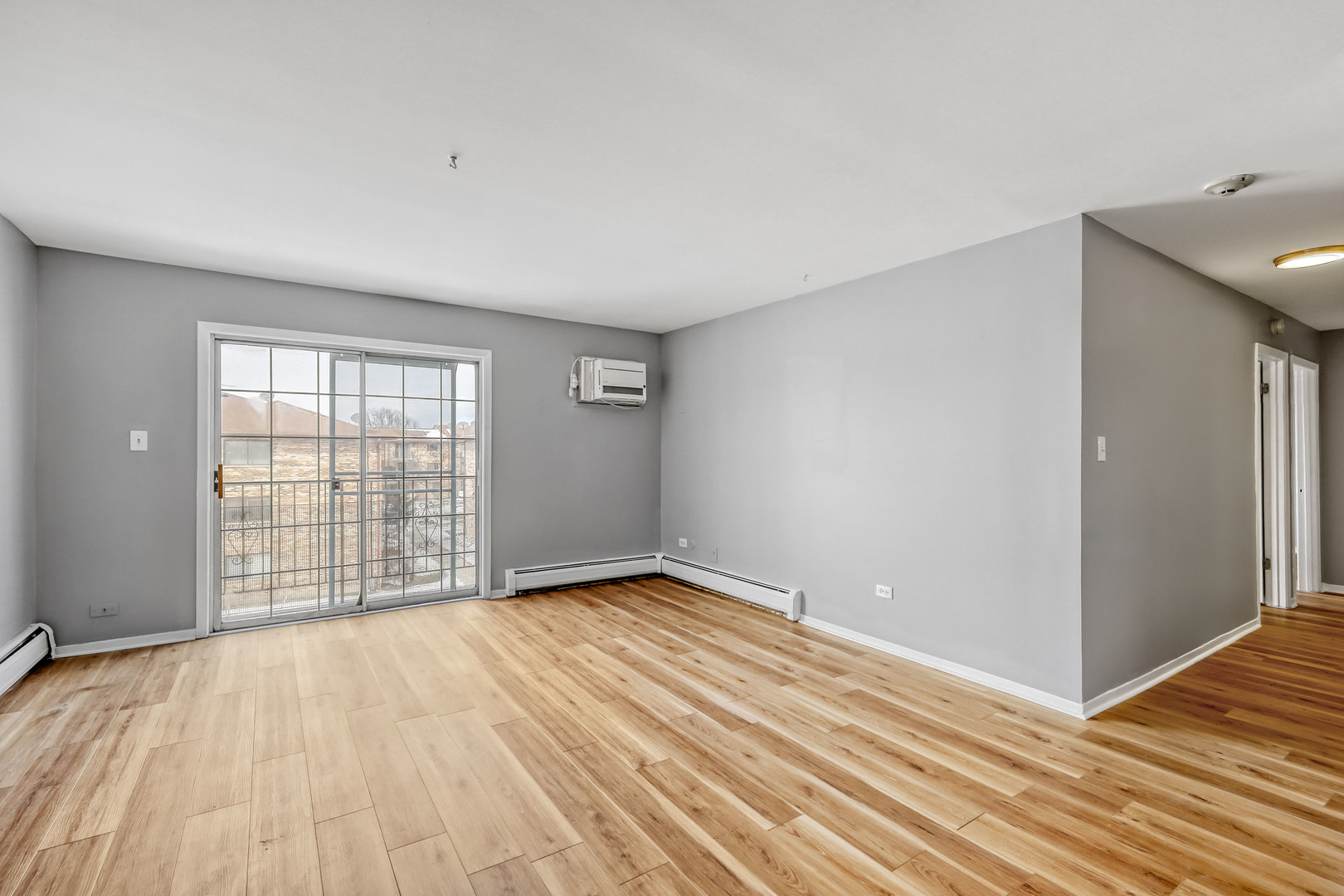 147 W Elk Trail #345, Carol Stream, IL 60188