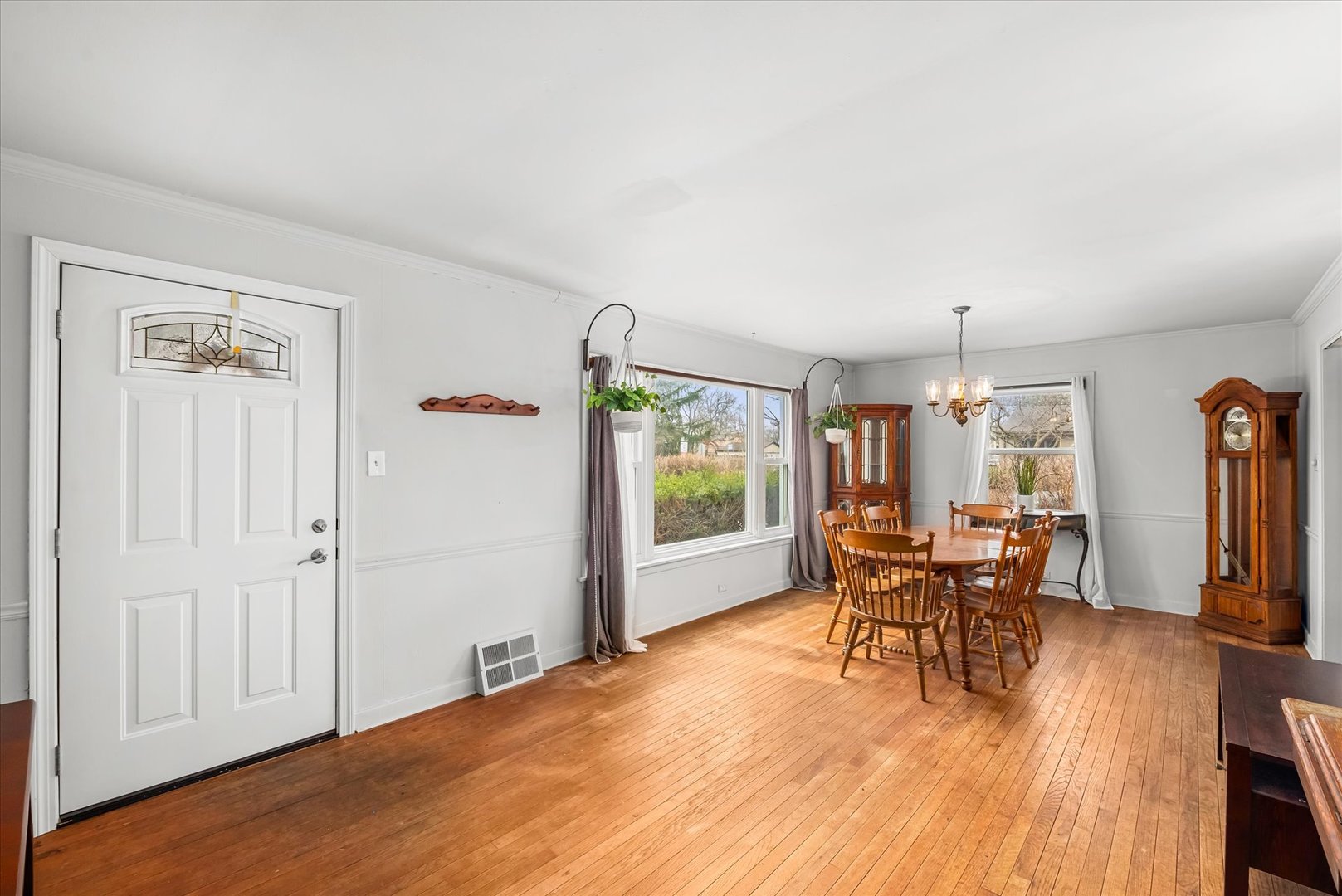 9546 Washington Avenue, Brookfield, IL 60513