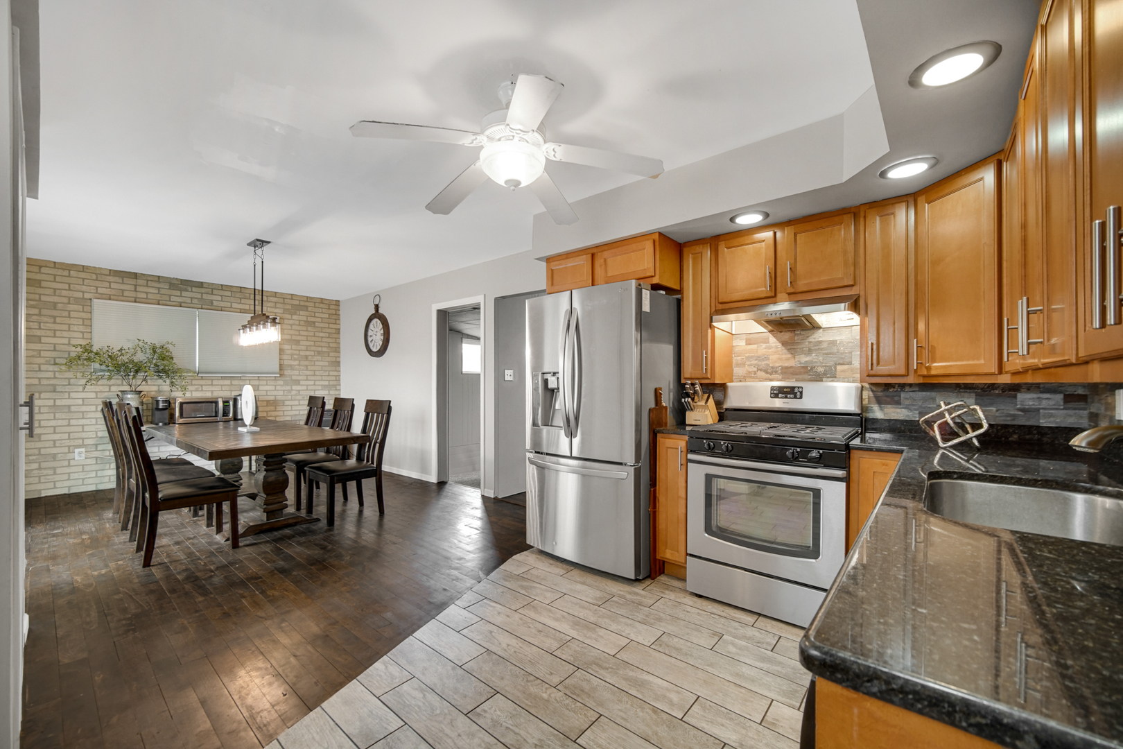 17509 Maple Avenue, Lansing, IL 60438