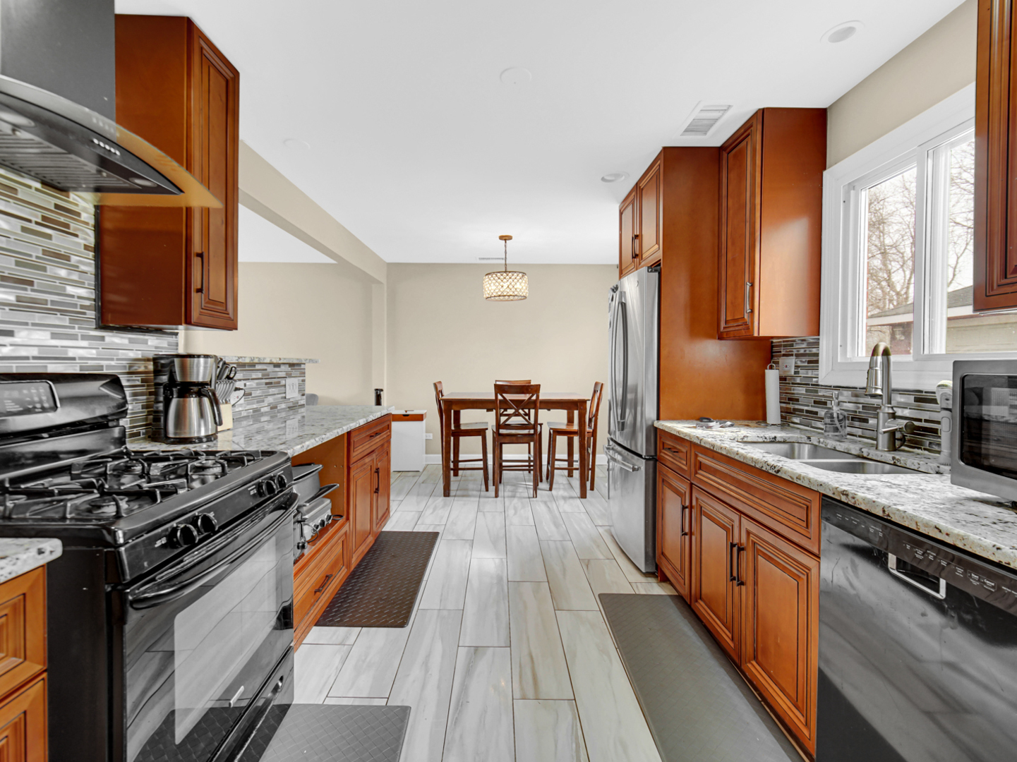 31 E 14th Place, Lombard, IL 60148