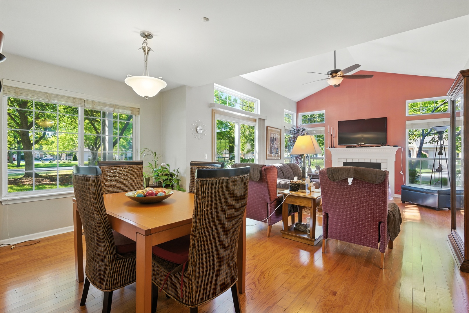 401 Cromwell Circle #4, Bartlett, IL 60103